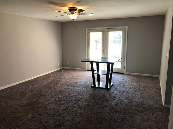 LARGE LIVING ROOM AND BALCONY SPACE