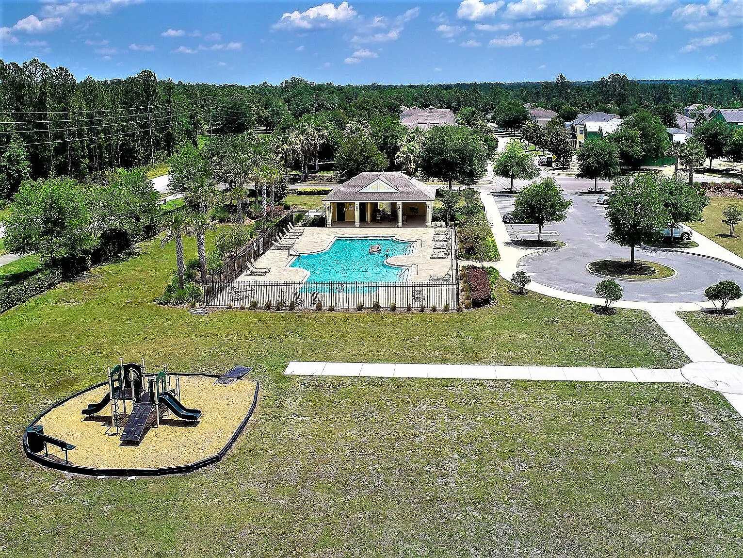 3 bed, 2.5 bath, 1420 sqft, $1,960 — Photo 4