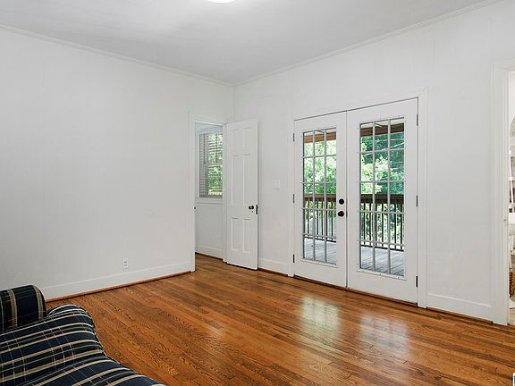 5th image of 2037 21st Ave S
