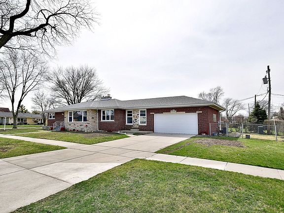 4th image of 8400 N Oriole Ave