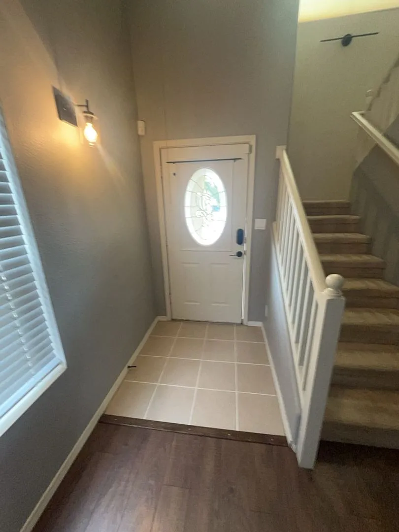 3 Bedroom, 2.5 Bathroom Home! Schedule a Showing! — Photo 2