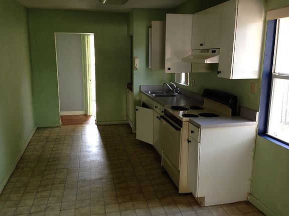 5th image of 3709 E Clifton St
