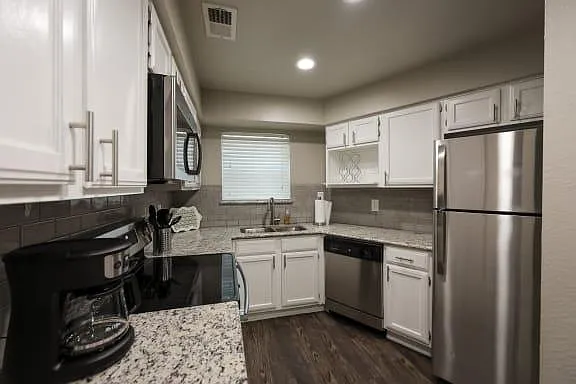 Deerwood Apartments — Photo 1