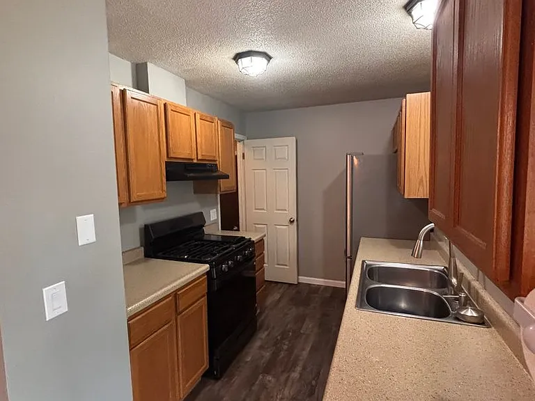 110 Texas St — Photo 9
