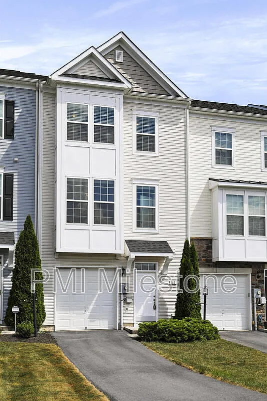 3 bed, 2.5 bath, 2024 sqft, $1,830 — Photo 4