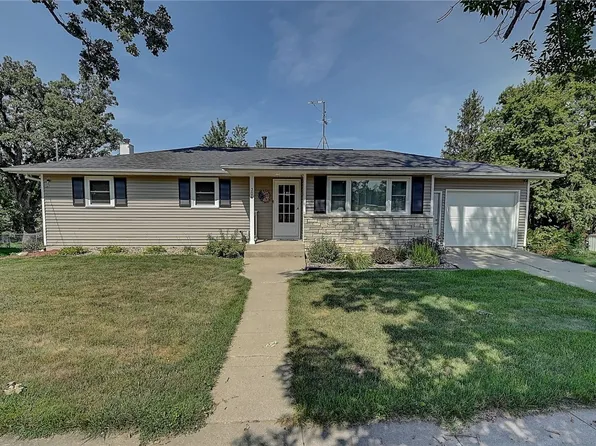 704 N Williams St, Anamosa, IA 52205