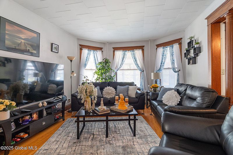 3rd image of 35 Summit Avenue
