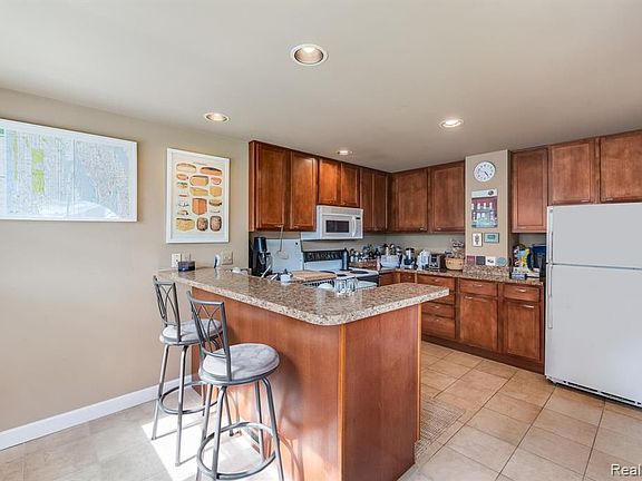 3rd image of 1803 W Farnum Ave
