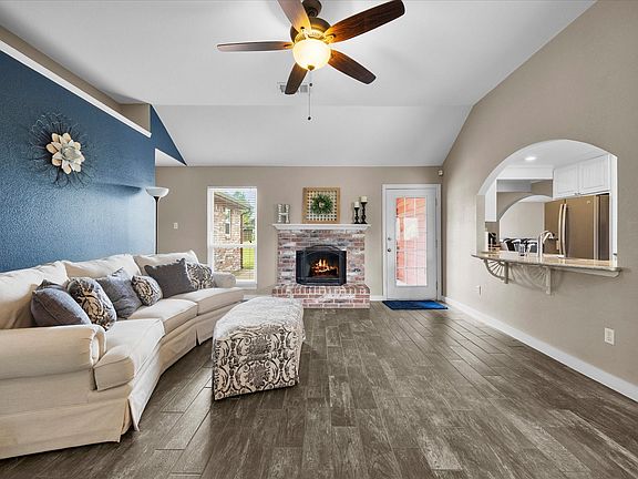5th image of 303 Anita Ln