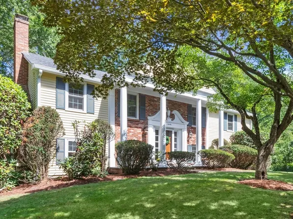 20 Village Cir, Lexington, MA 02420