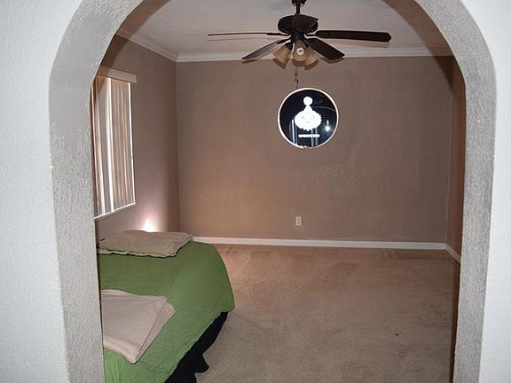4th image of 111 NW Lincoln Cir N