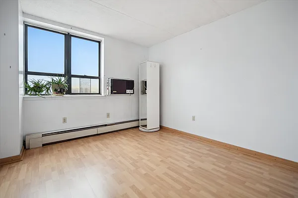 Sold by P R O Links Realty Inc | media 12