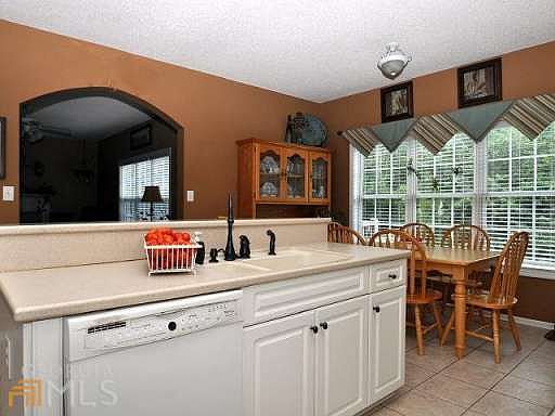 5th image of 140 Cottage Cir