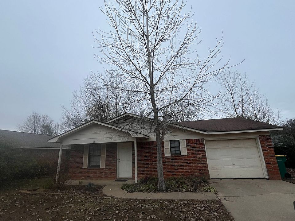 1st image of 1117 University Dr
