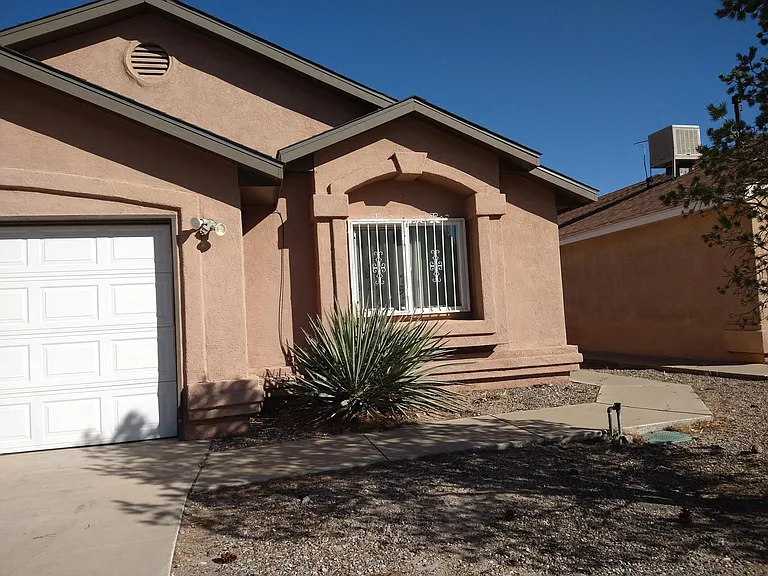 520 Foyt Dr SW — Photo 2