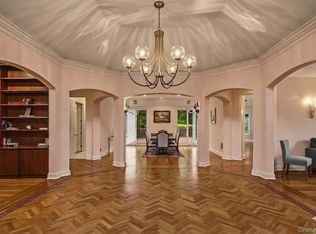 41 Evergreen Circle, Manhasset, NY 11030
