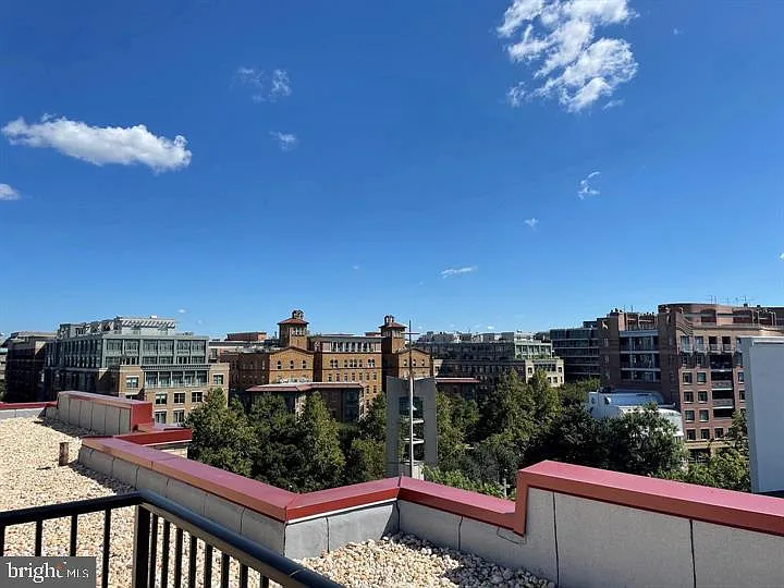 1 bed, 1.0 bath, 652 sqft, $2,250 — Photo 2
