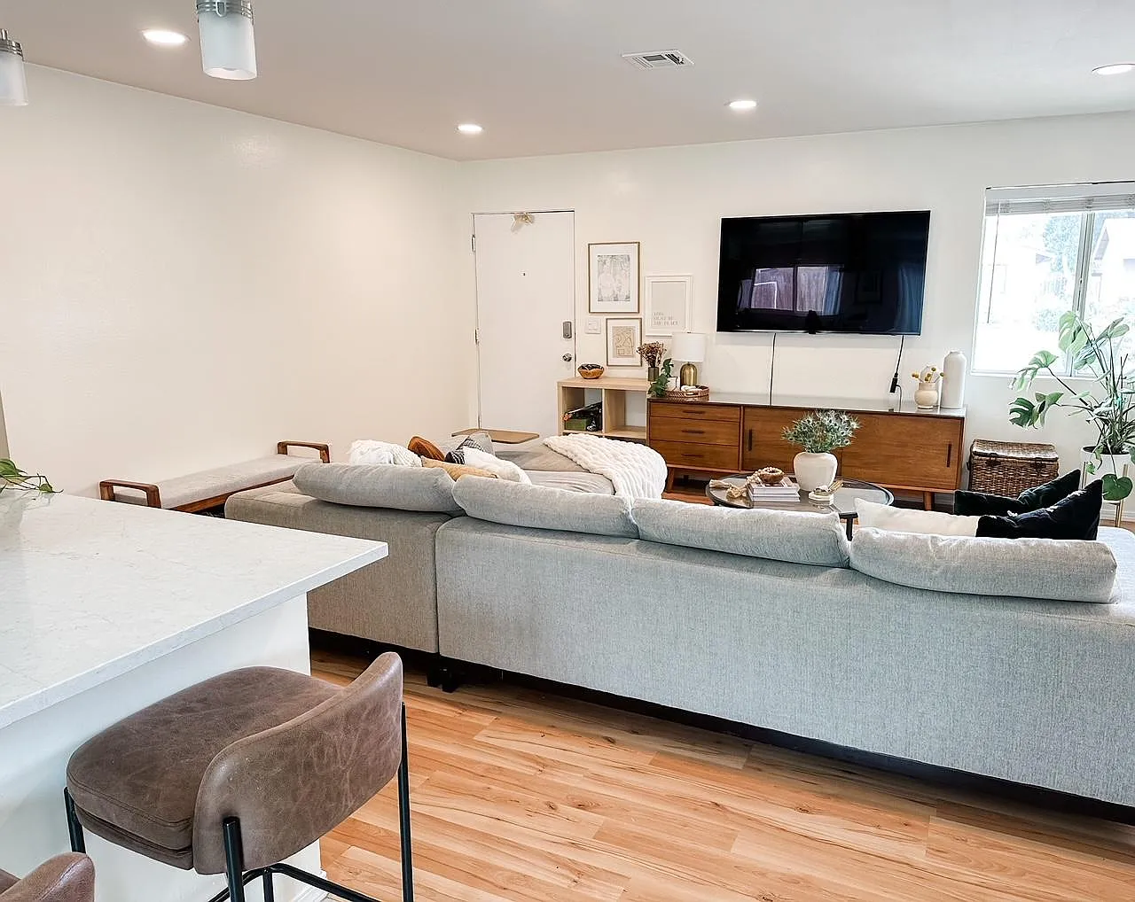 3 bed, 1204 sqft, $4,900 — Photo 4
