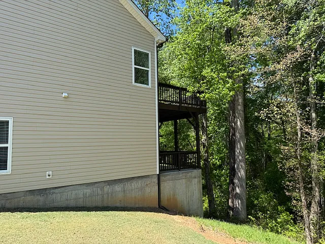 5 bed, 2128 sqft, $2,400 — Photo 3
