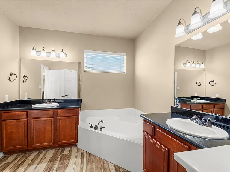 1716 Aden Dr — Photo 12