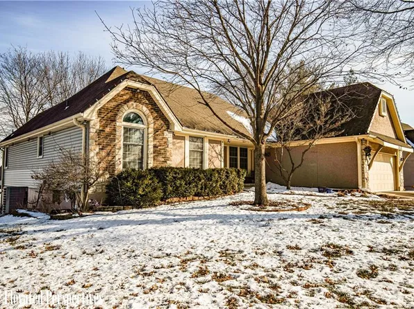 2002 Hidden Valley Dr, Pleasant Hill, MO 64080