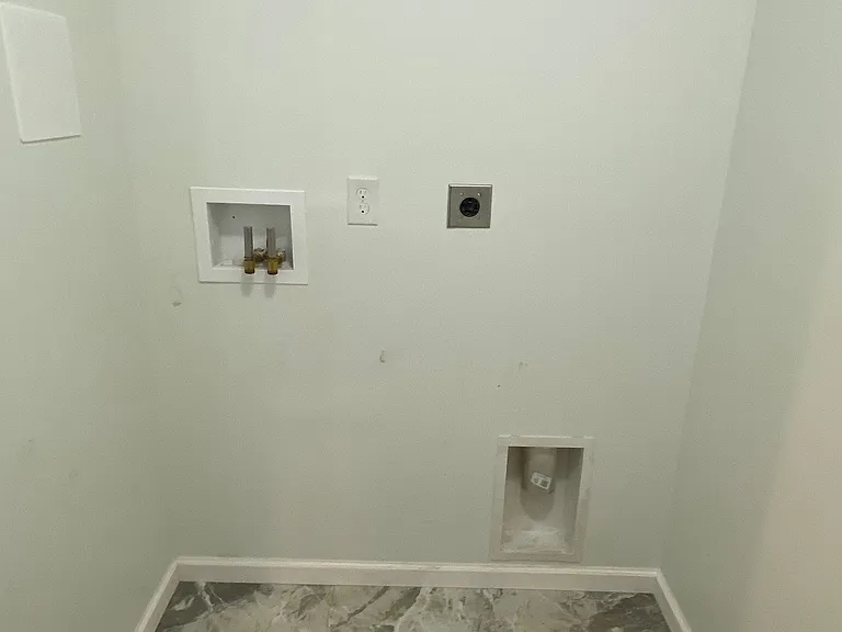 361 S Main St — Photo 3