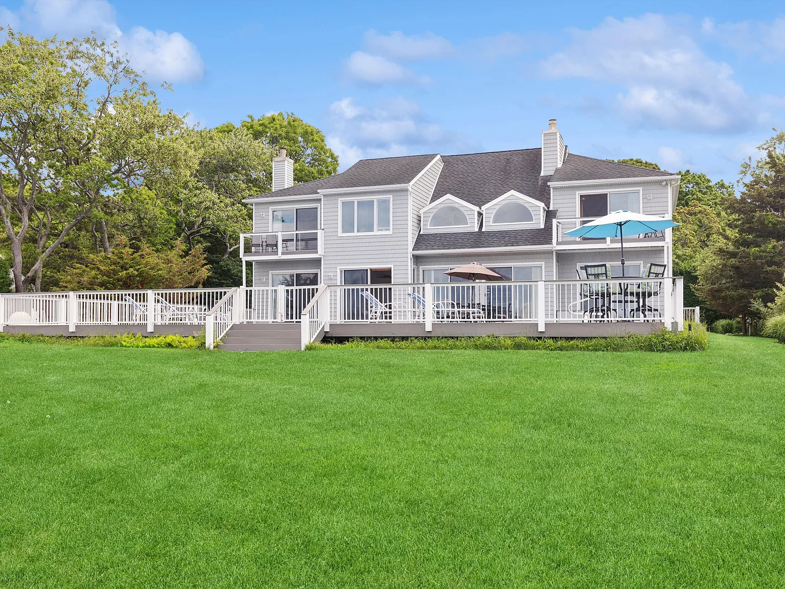 Waterfront Southampton On Peconic Bay with Pool — Photo 4