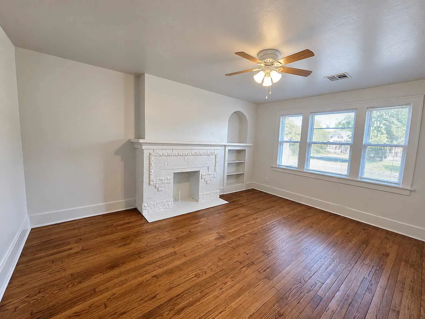 2 bed, 888 sqft, $1,200 — Photo 3