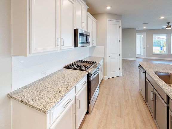 3rd image of 177 Dalton Cir