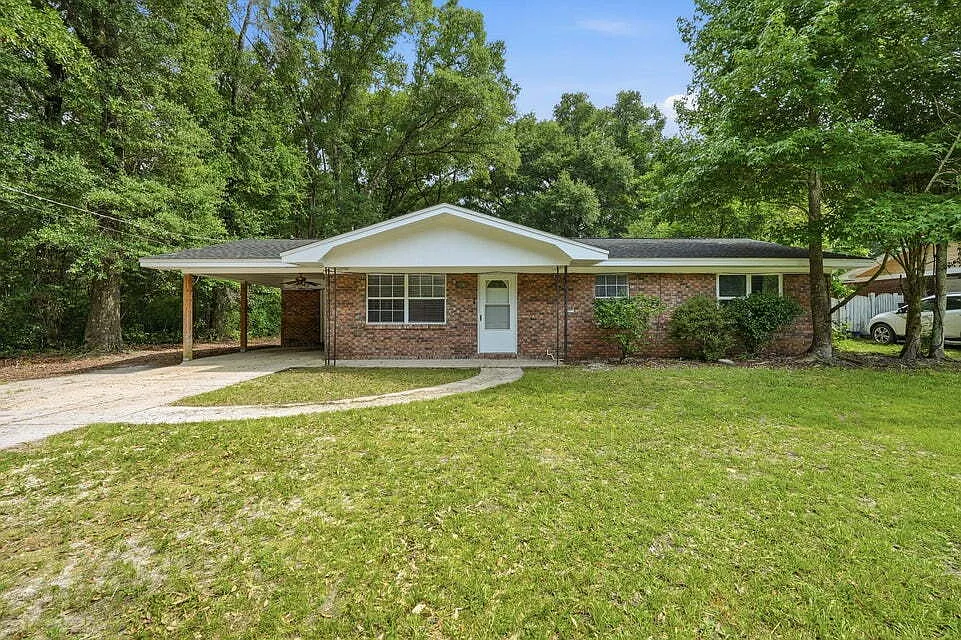 3 bed, 1.5 bath, 1118 sqft, $1,550 — Photo 1