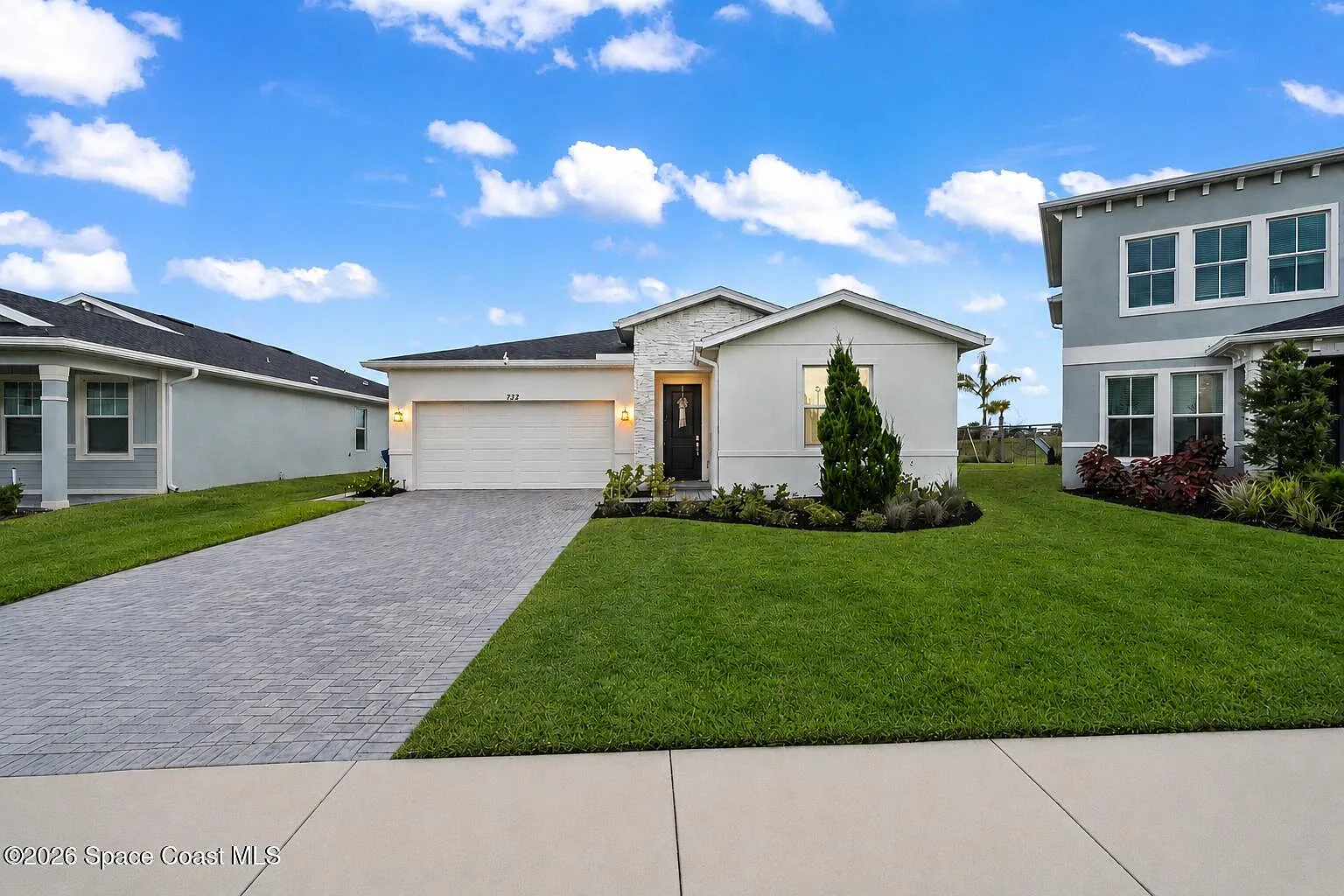 4 bed, 2.0 bath, 1955 sqft, $2,500 — Photo 1