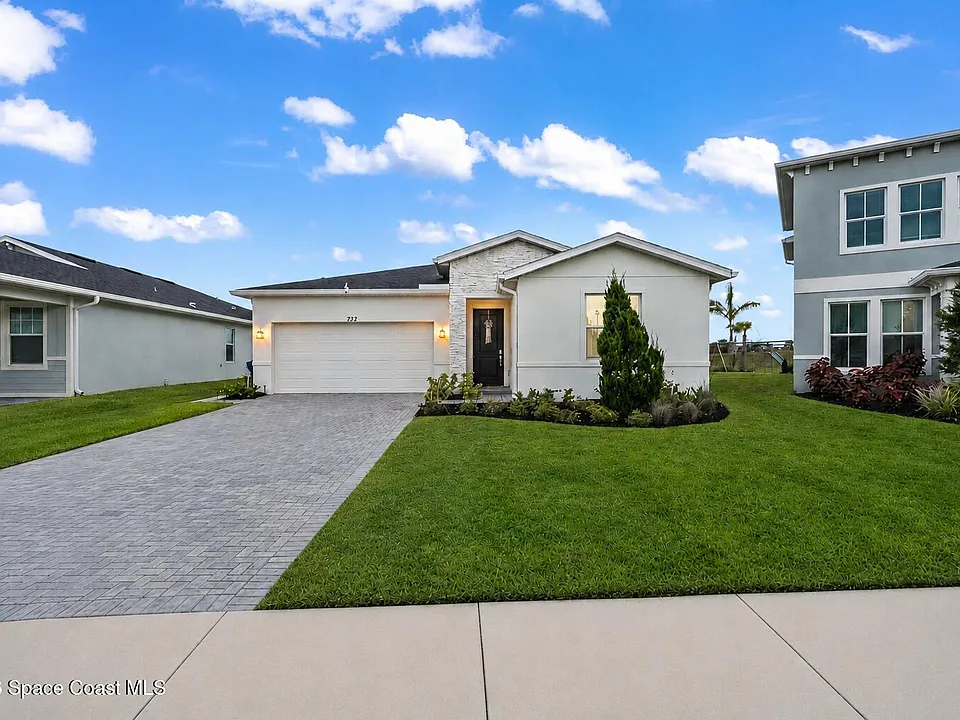 732 Veridian Cir NW
