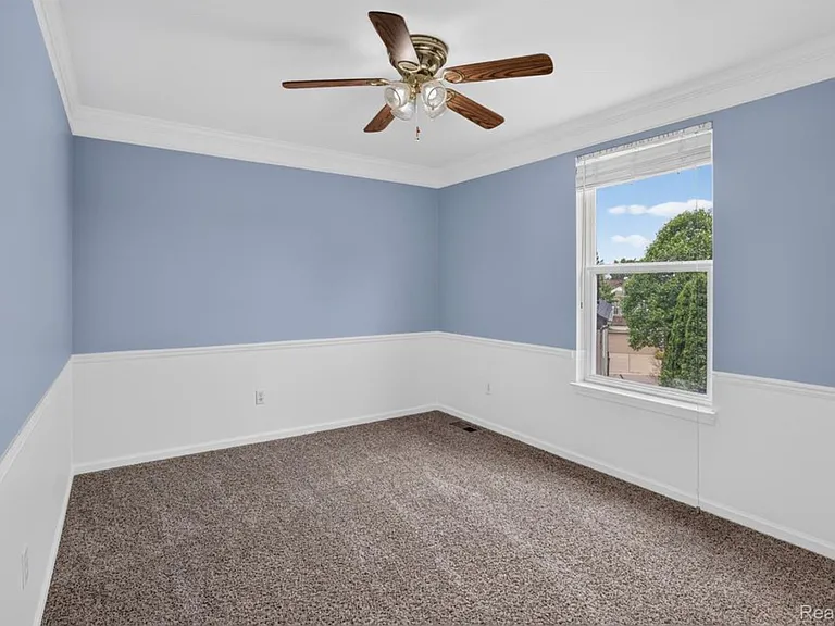 5001 Meadow Crest Cir — Photo 30