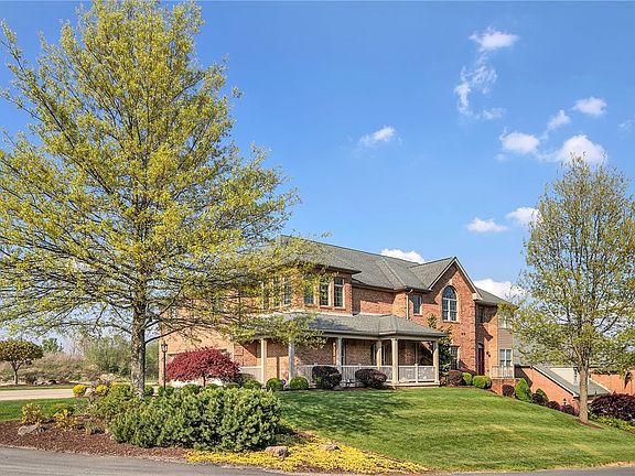 4th image of 1026 Blackthorne Dr