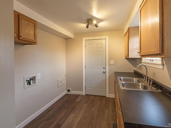 4th image of 213 S Clark St