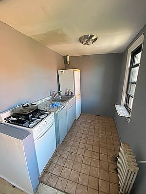 4th image of 208 Columbia St Floor 2