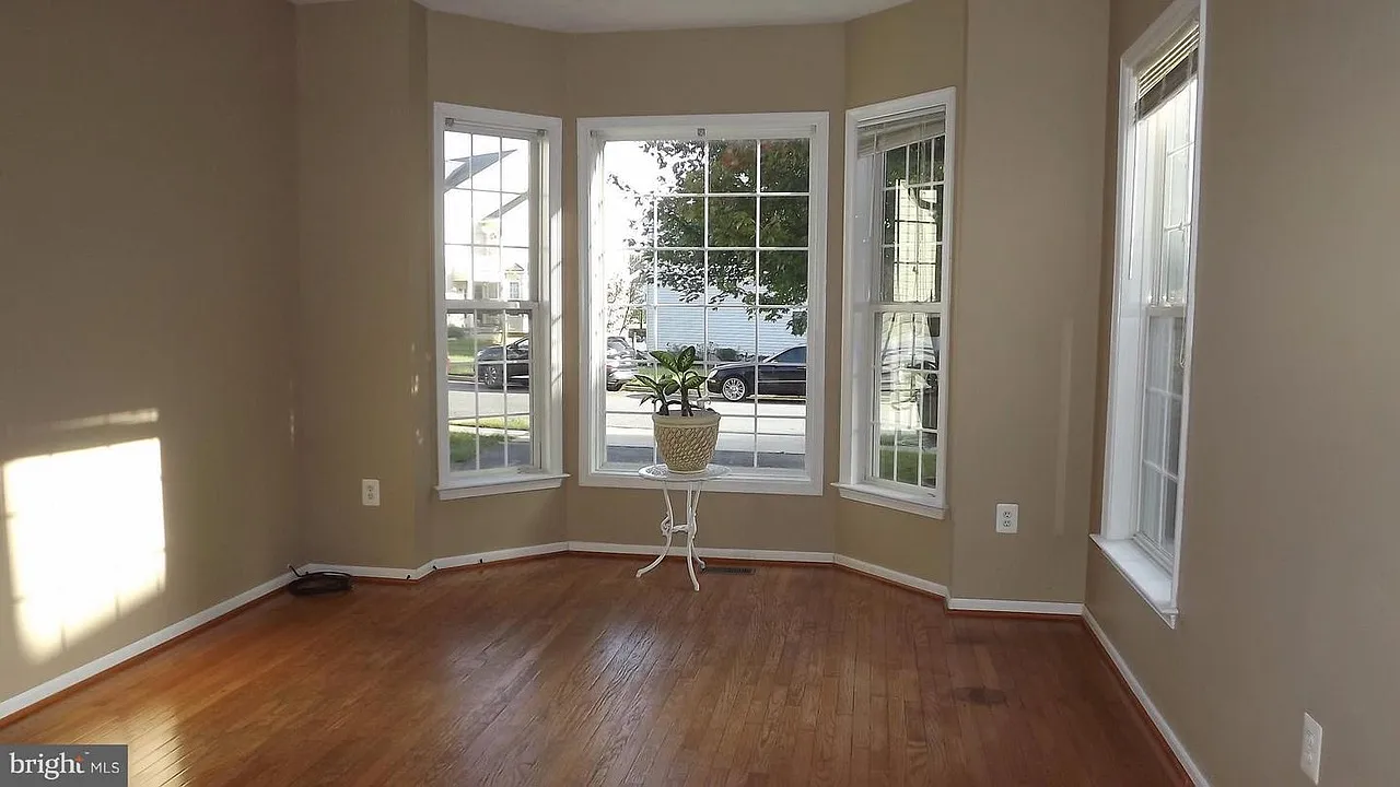5 bed, 3.5 bath, 2994 sqft, $3,900 — Photo 1