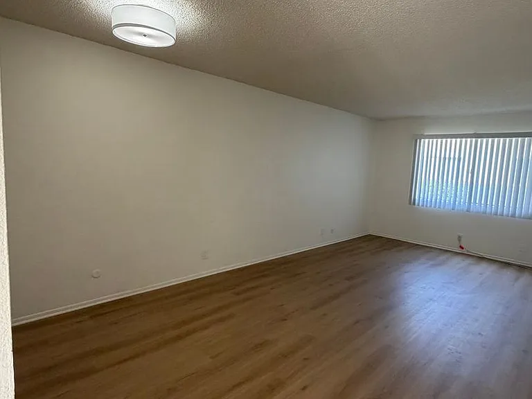 147 Sespe Ave — Photo 15