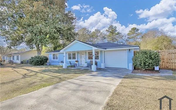 3 bed, 973 sqft, $1,650 — Photo 1