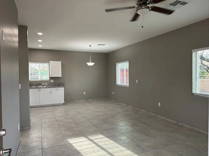 3 bed, 2.0 bath, 1079 sqft, $1,495 — Photo 3