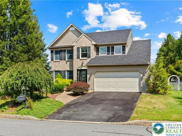 2665 Pond Dr, Easton, PA 18040