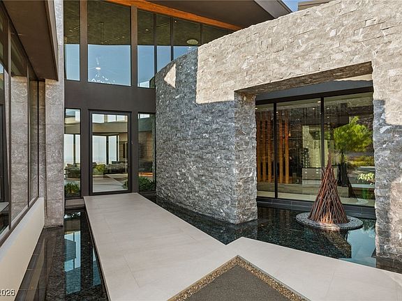 4th image of 6 Vista Crescent Ct