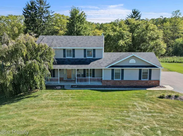 31202 Artesian Dr, Milford, MI 48381
