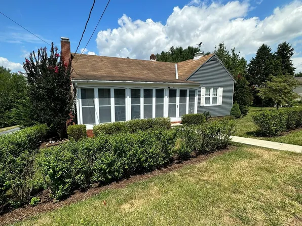 34 Hillcrest Ave, Waynesboro, PA 17268