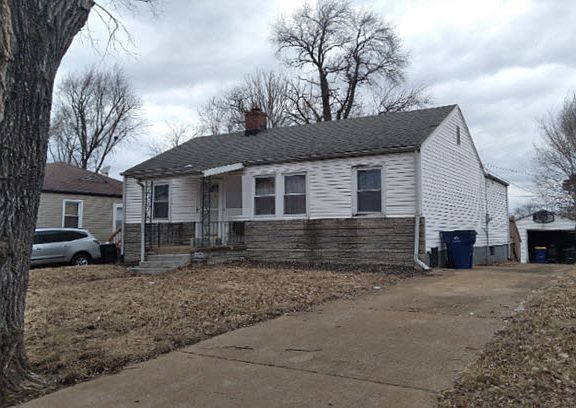 3rd image of 9415 Bataan Dr