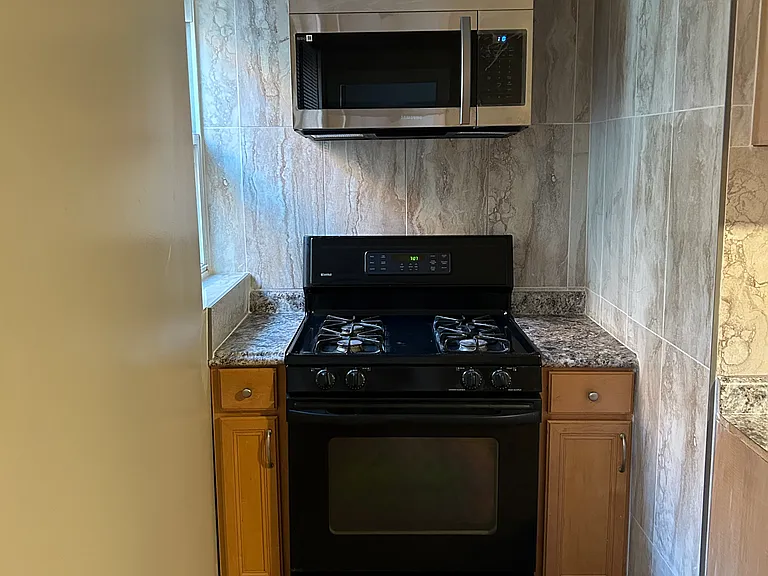 548 E 61st St #3 — Photo 14