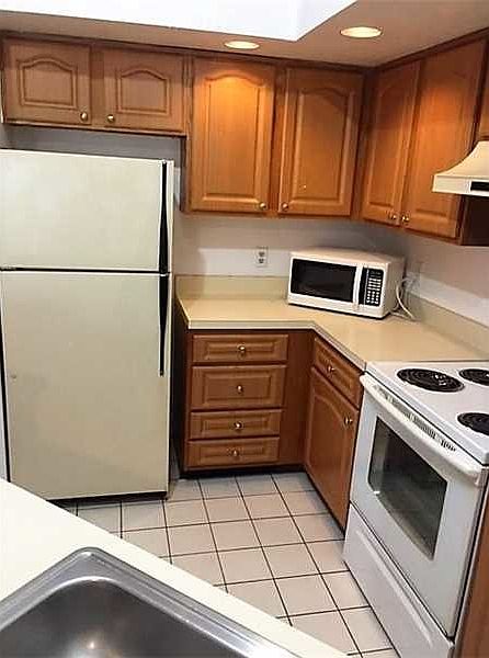 2nd image of 13090 Vista Isles Dr #21