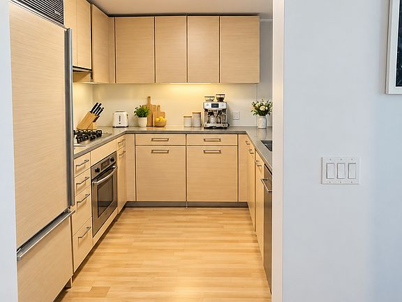 4th image of 301 Mission St APT 5D