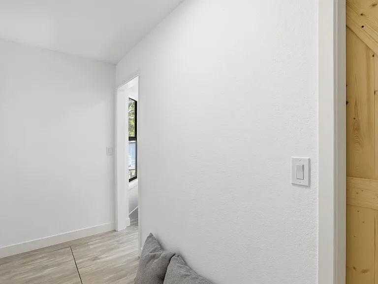 16955 Oakridge Ln — Photo 6