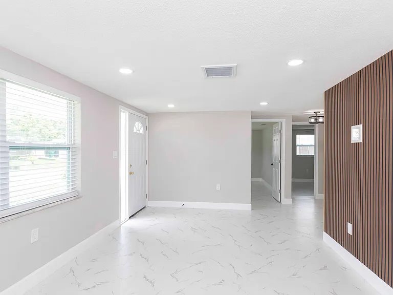 9026 Rainbow Ln — Photo 5